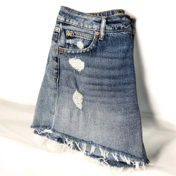 Maurice’s Goldie Blues Cheeky Shorts Size 8 Distressed Raw Hemmed Medium Wash - Picture 3 of 10